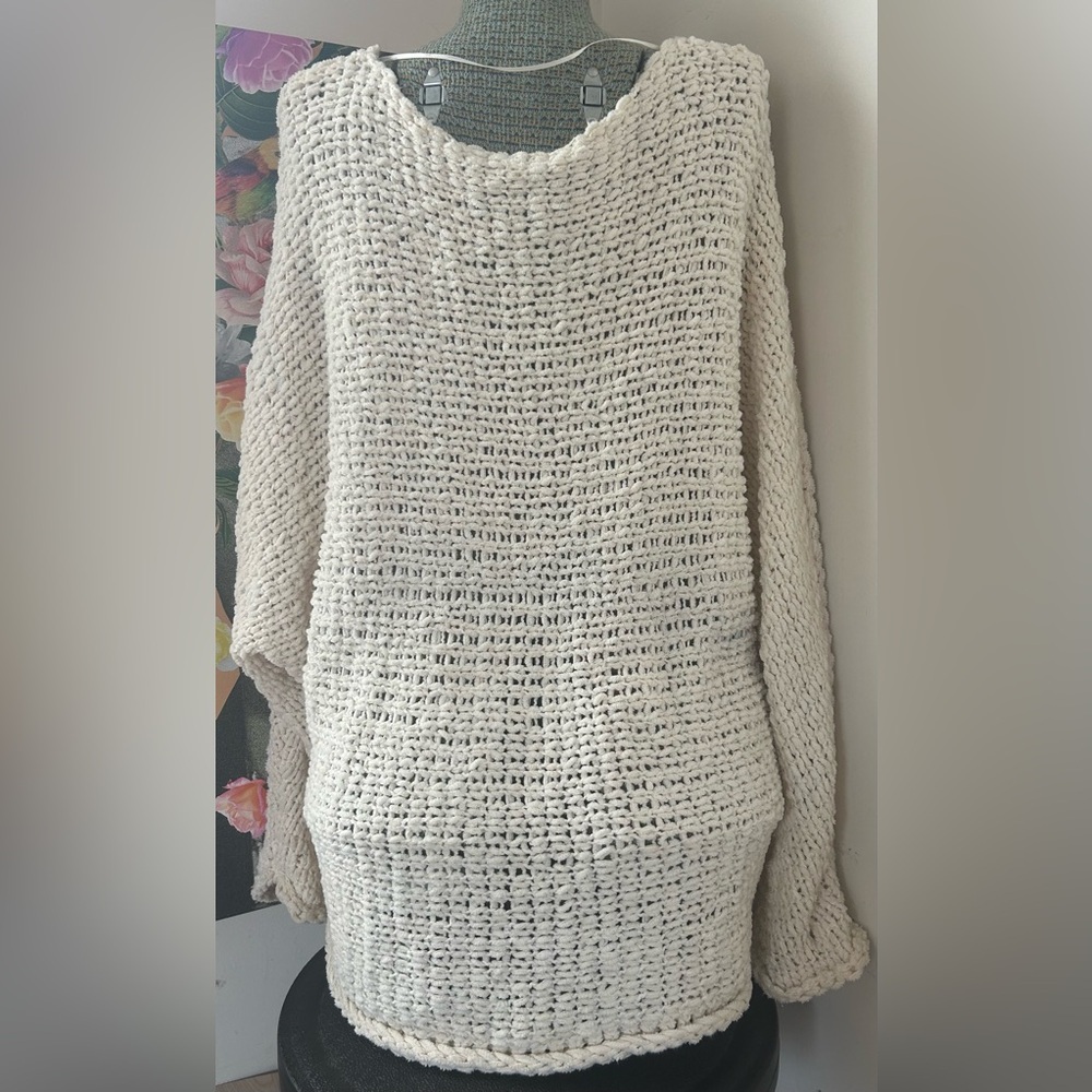 FREE PEOPLE PARK SLOPE V NECK OVERSIZED IVORY SWEATER. ROLLED HEM, LIGHTWEIGHT - Picture 8 of 11
